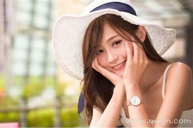 梦见初恋女友是什么意思