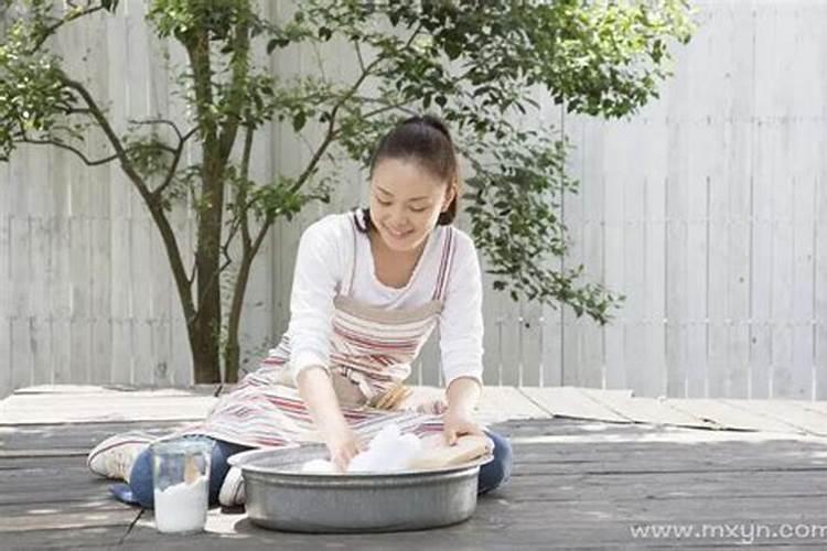 梦见前妻帮我洗衣服