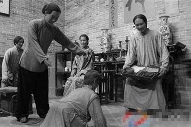 女人梦见自己开车行驶是什么预兆