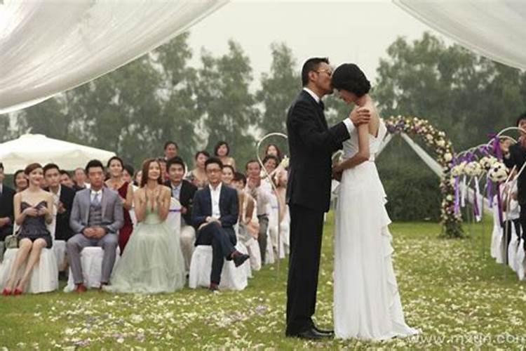 梦见老婆和前任的预兆
