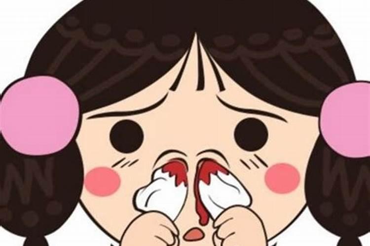 峨眉山脚下的一居民家里住,看到柜子上摆放着一个小人,胸前有菱形标志...