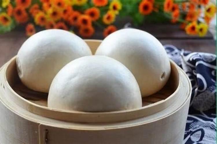 给去世的父亲上坟,听说要带馒头,带几个为好？单数还是双数？