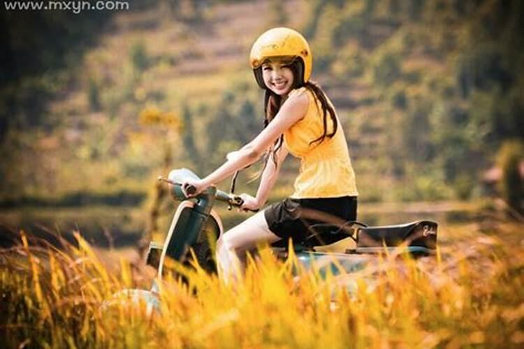 梦见驾驶摩托车一路狂飙是什么意思