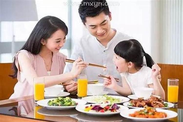 梦见老公公吃饭