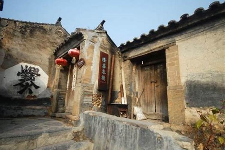 宅西有路,财神光顾.瘦长之屋,运程受阻.强邻压境,难以出头怎样化解？