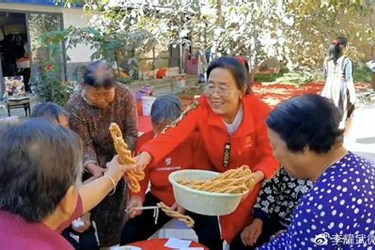 在庙里怎样为全村人免灾？