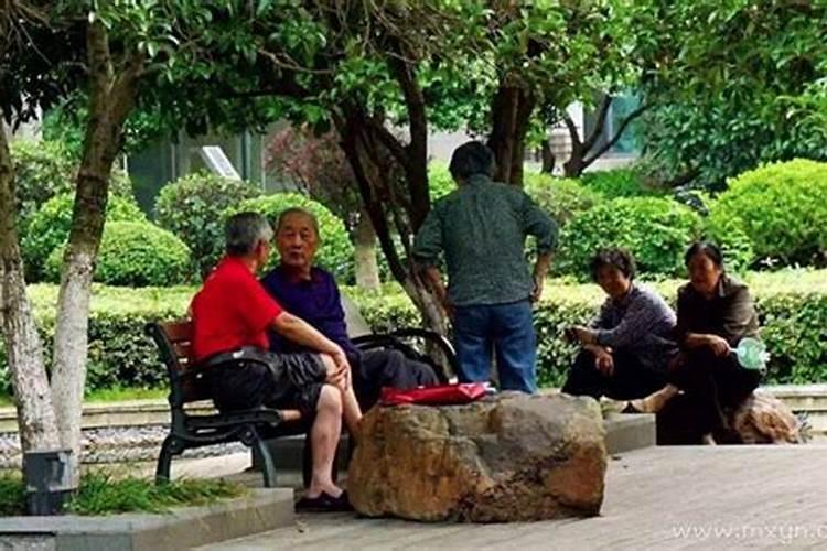 梦见与死去的父亲叔叔哥哥一起的预兆