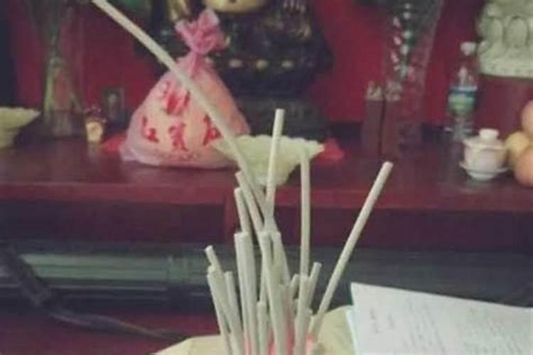 算命的说我今年去庙里,可是我大年初一去过庙里烧香的,他还说我今年婚姻...