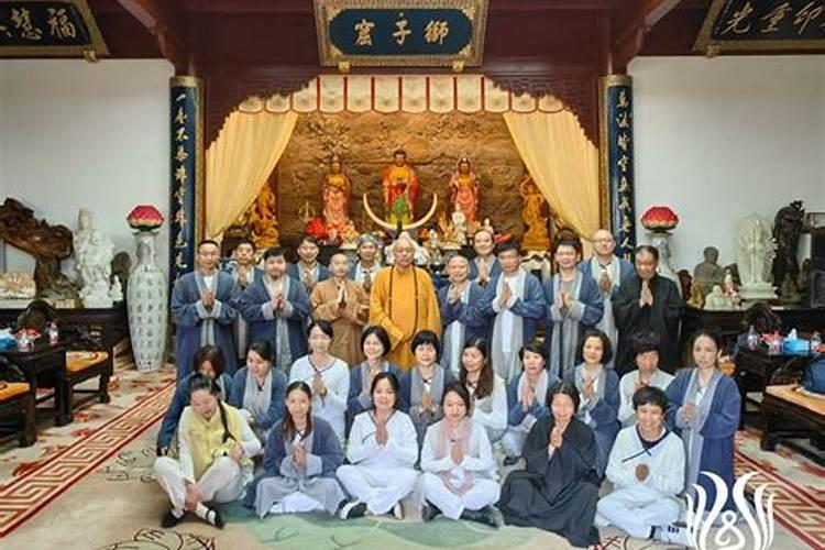 修行女居士如何应对控制欲强的丈夫？