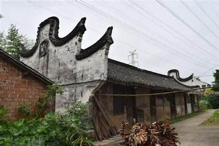 梦见回到老房子和去逝的父母生活在一起