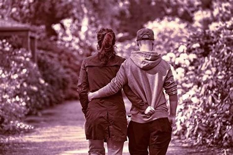 梦见女朋友和别的男人在一起