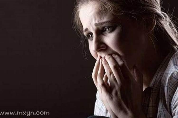 梦见和别人抱头痛哭死别的预兆