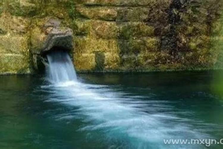 父亲忌日不回去可以去寺庙烧香吗？应该怎么办？