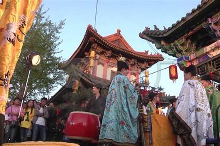 请问:“黄”姓的来历