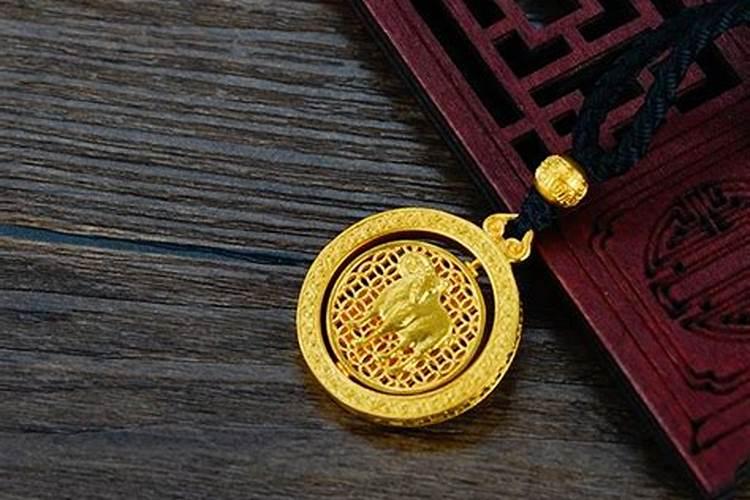 ...梦见我在我外婆家那个城市,正在去我外公家的路上,看不清路,但是依然...