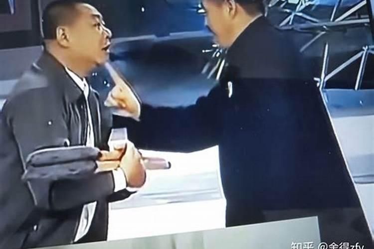 梦见打扫很脏的厕所而且还吐了