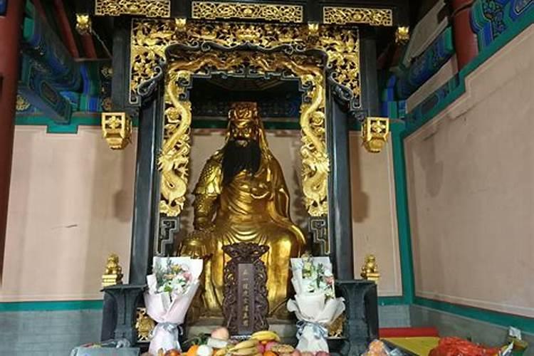 财神爷应该怎么奉供财神爷旁边可以放什么？