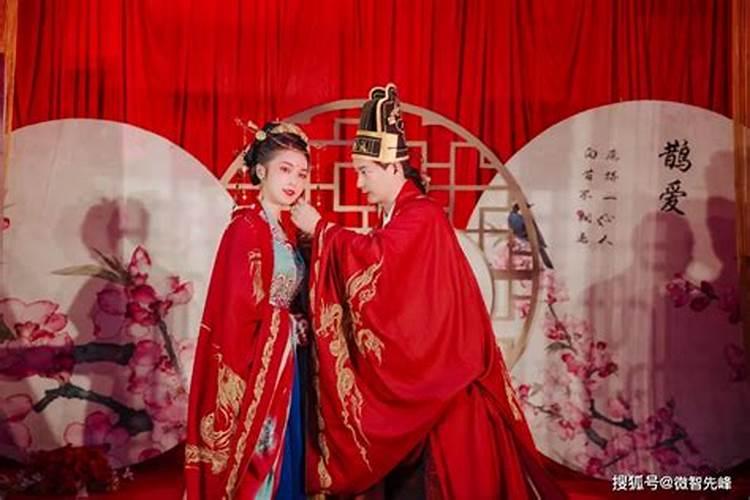 梦见好多同学一起吃饭代表着什么