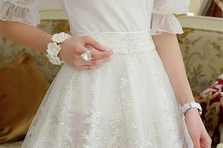 梦见情人穿新衣服了是什么意思