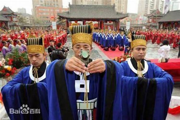 在古代的时候每年除夕晚上用什么来敬天神？