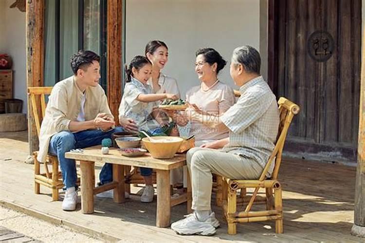梦见我和我的一家人在一起睡觉的预兆