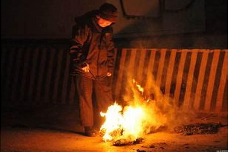 刑太岁和冲太岁的住一起,对家里是否有影响？两个都是男人。求大师指点...