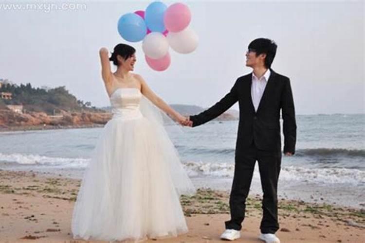 梦见已分手的女友,怀孕了并且又和自己结婚