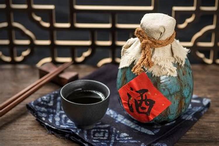 古代在重阳节时有喝屠苏酒的习俗吗？(我国古代春节喝的屠苏酒是什么酒...