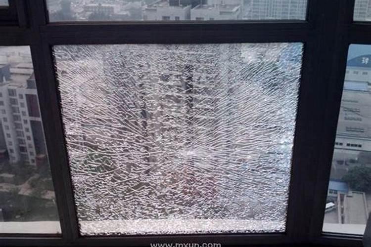 梦见风雨交加刮破了窗户的预兆