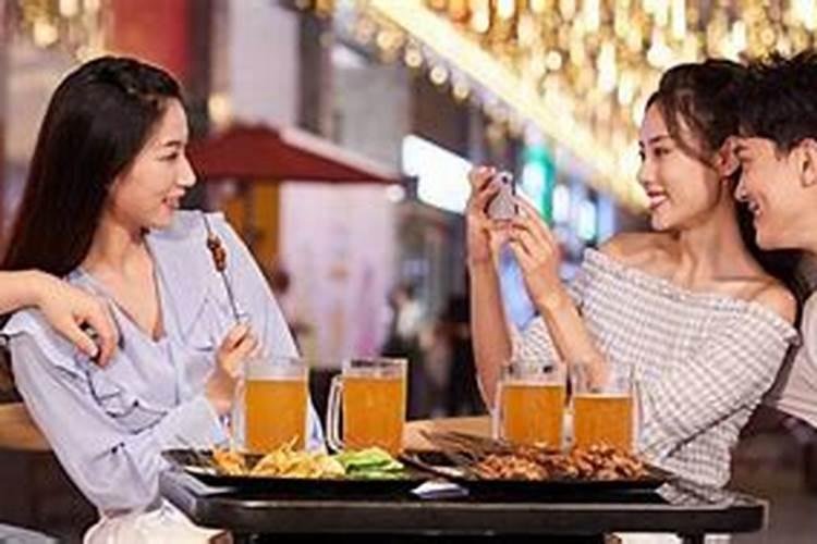 梦见熟人请吃饭的预兆