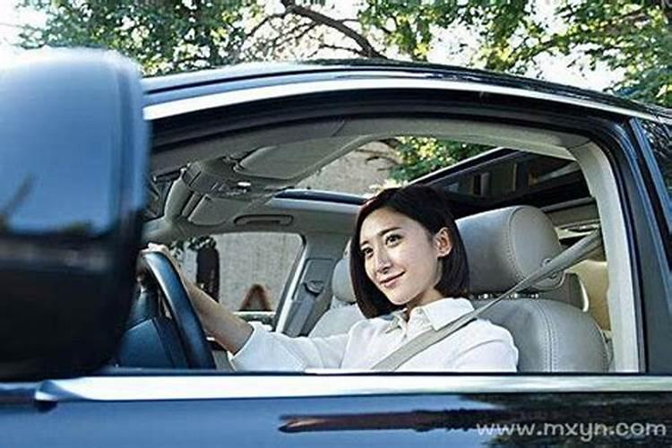 女人梦见自己开车预兆 什么意思