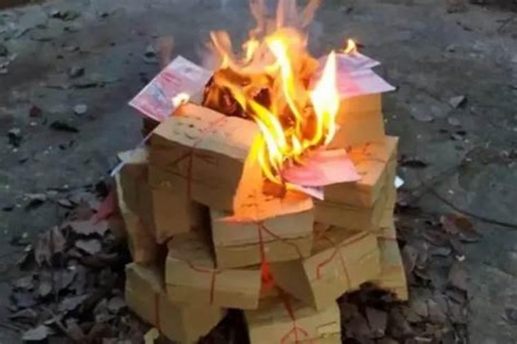 七月十五适合给死去的前夫烧纸钱吗？