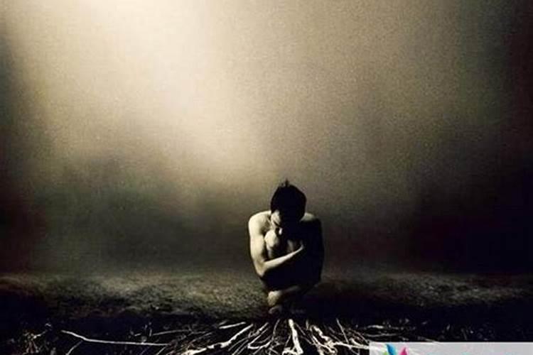 女的辟邪防小人戴什么？