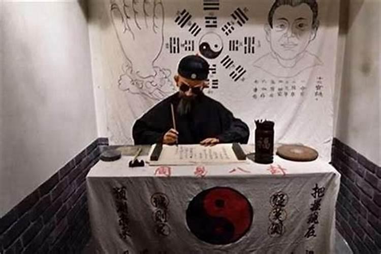 一个算命先生(很准)所说的话能全信吗？