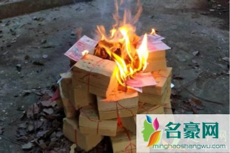 如何用地理图解来解释冬至太阳照射地球示意图？