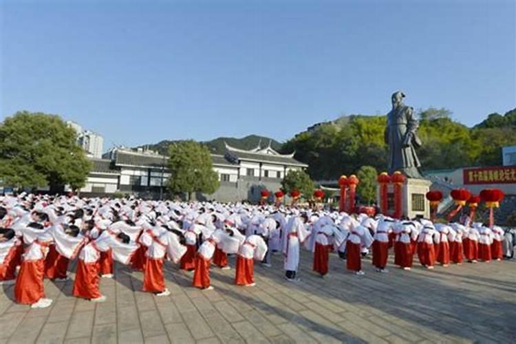 二、腊八粥课文中的多音字？