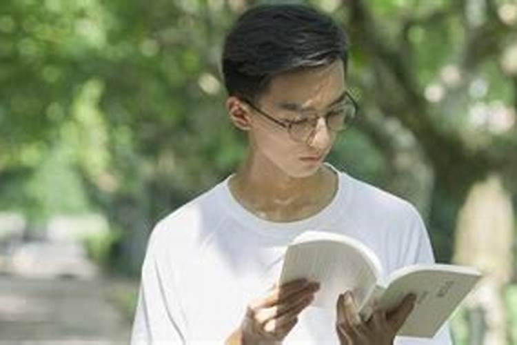 梦见很久以前不熟悉的同学的预兆
