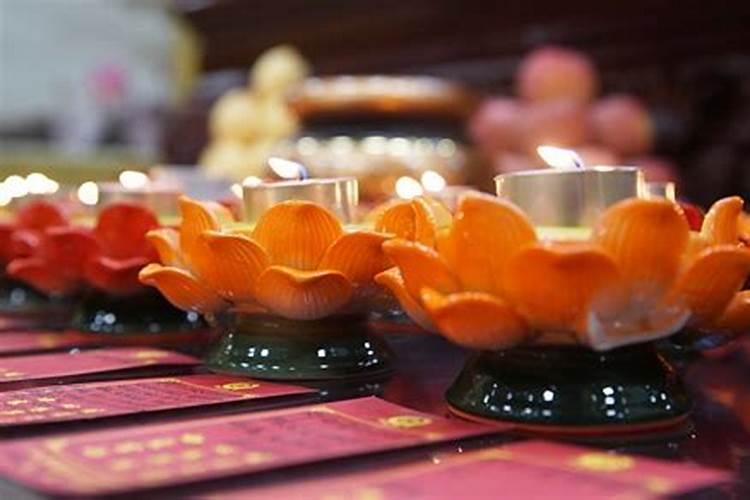 财神爷供桌上能放铜做的元宝大钱吗？