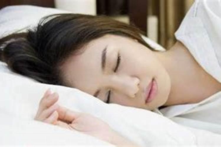 梦见陌生男人进家什么意思？