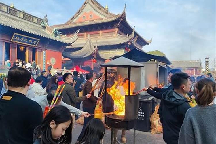 正月初五接的是哪个财神
