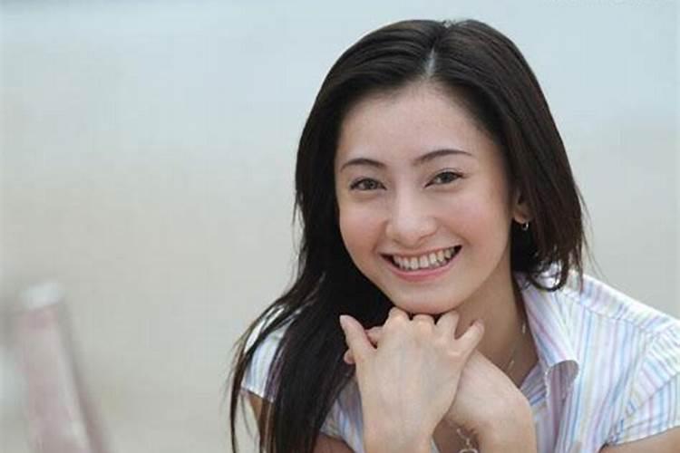 梦见和陌生的绣娘一起玩耍