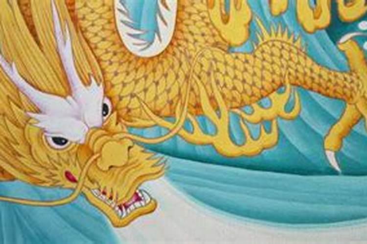 梦见天上看到黄色金龙在天上飞
