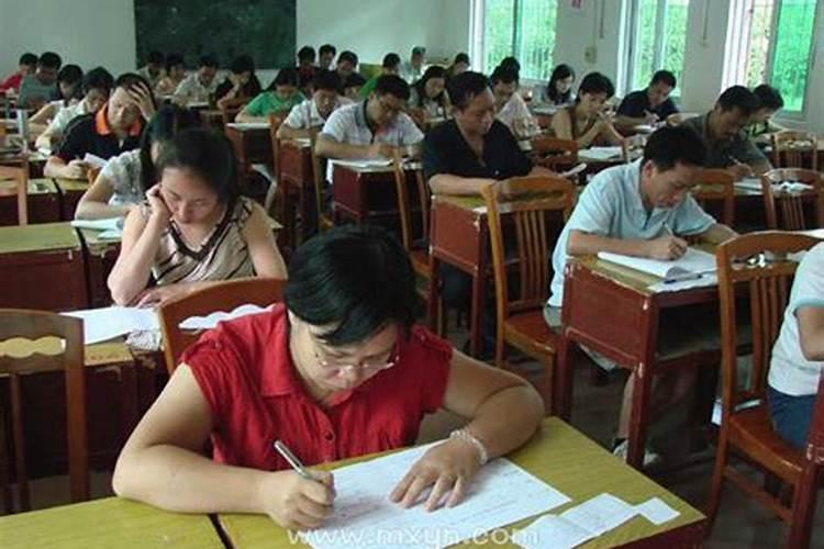 我是农历1990年12月17日2点多生的,男 请大师帮我算下生辰八字 命运如何...