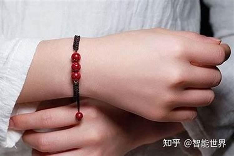 2025本命年蛇年女戴什么