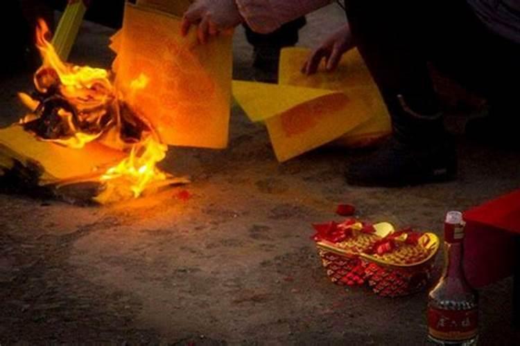 中元节墓地不让烧纸,带回家还能烧吗