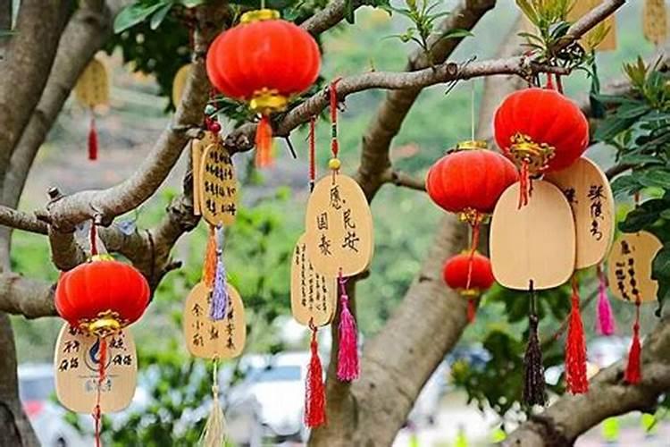 财神爷挂哪面墙上好 财神爷贴在进门的对面的墙上对吗