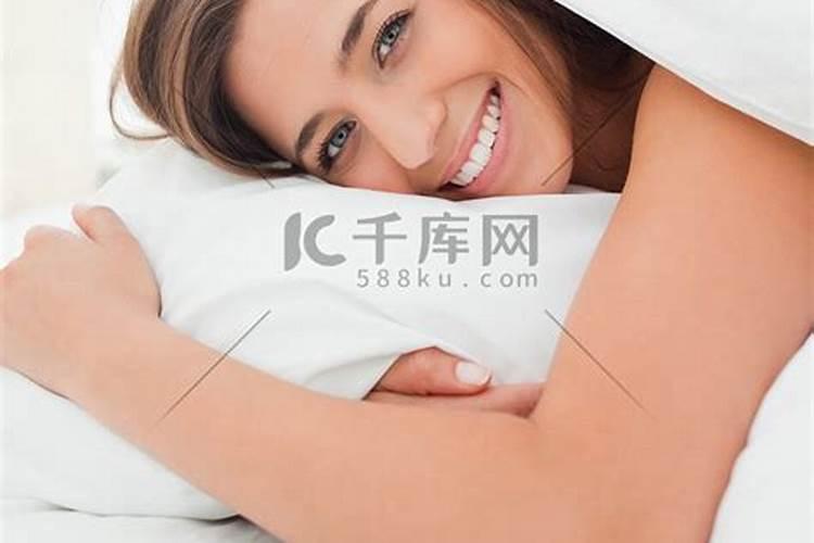 梦见不穿衣服的女人躺在床上的预兆