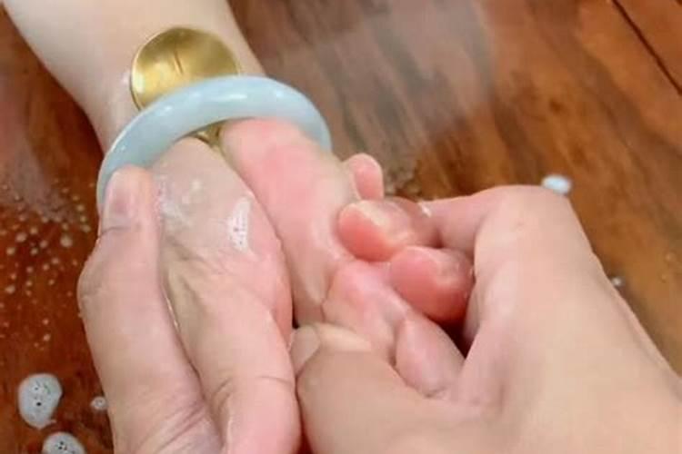 梦见摘下手镯的预兆