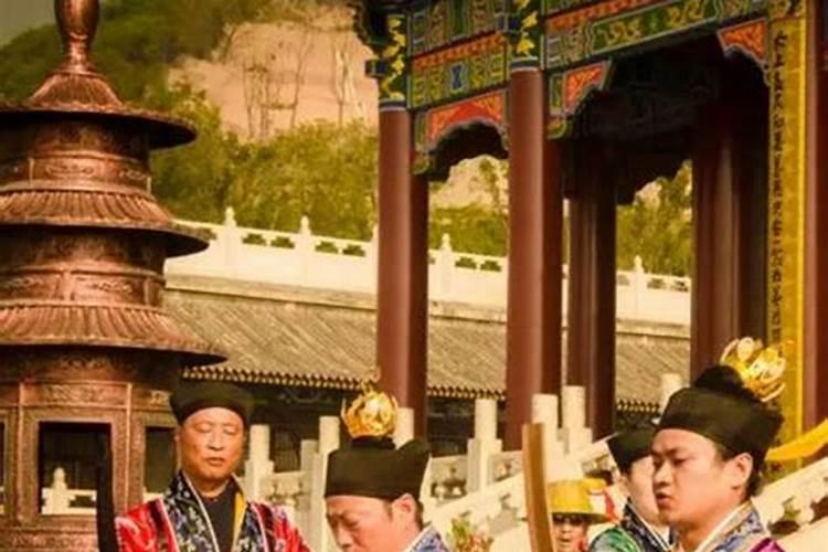为什么总是有小人在背后说三道四？