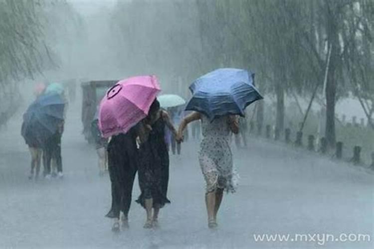 孕妇梦见下雨被淋湿的周公解梦